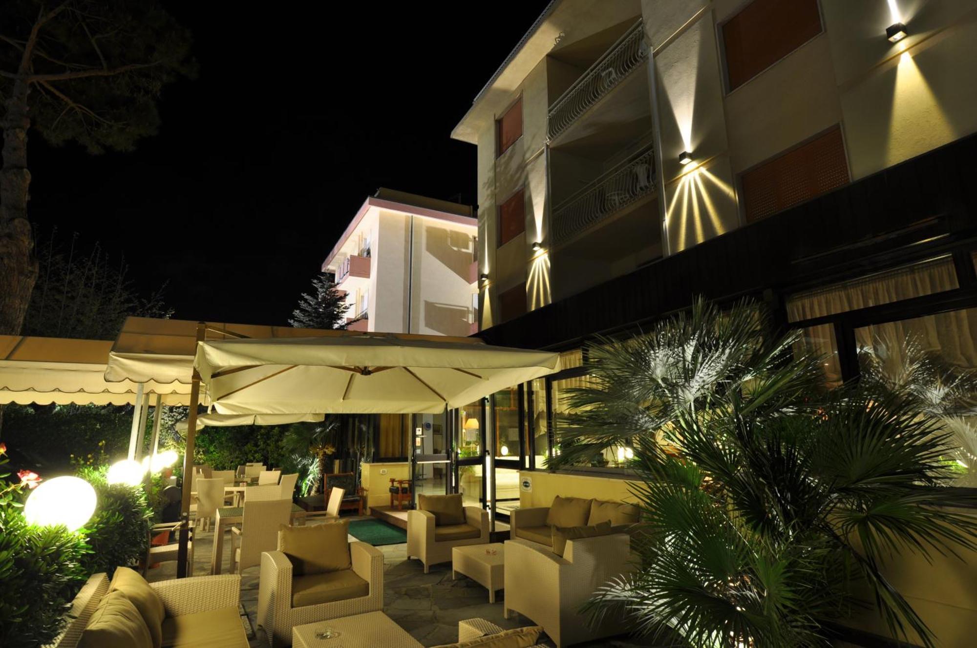 Hotel Pineta Mare Lido di Camaiore Dış mekan fotoğraf