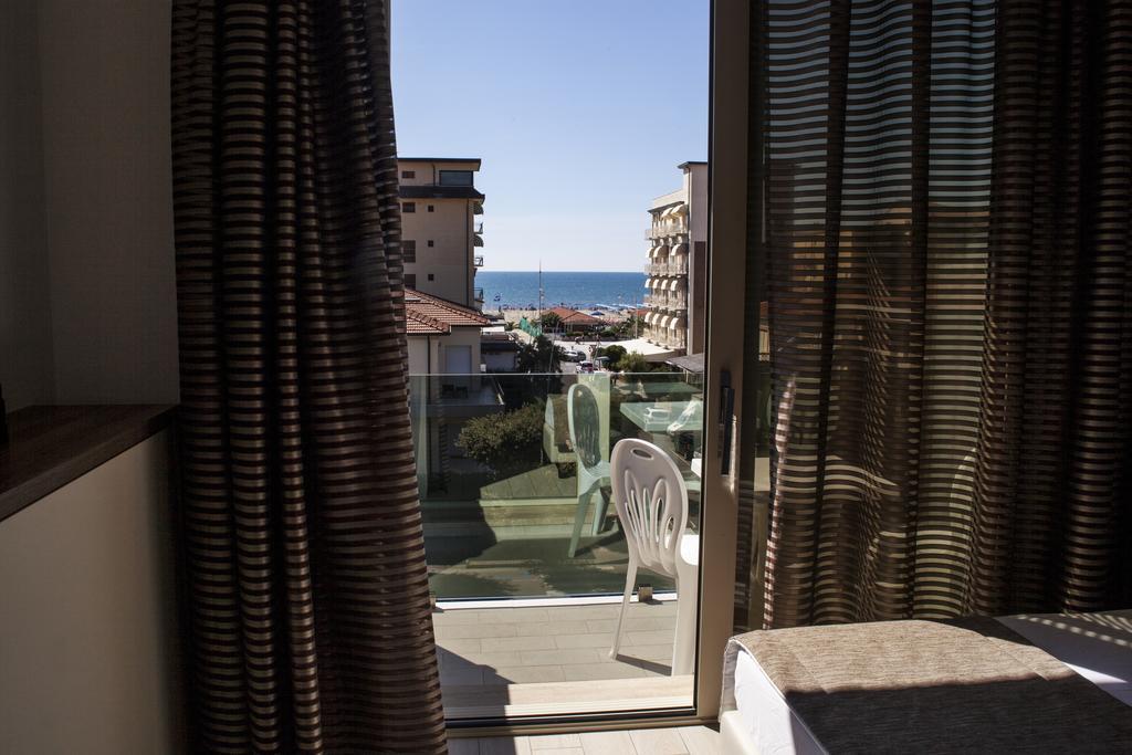 Hotel Pineta Mare Lido di Camaiore Dış mekan fotoğraf